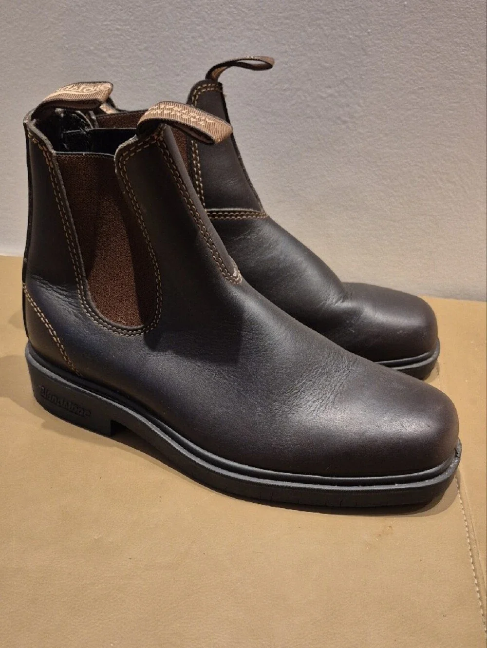 Blundstone Dark Brown Leather Chukka Boots with Brown Elastic Panels US M 6/ W8